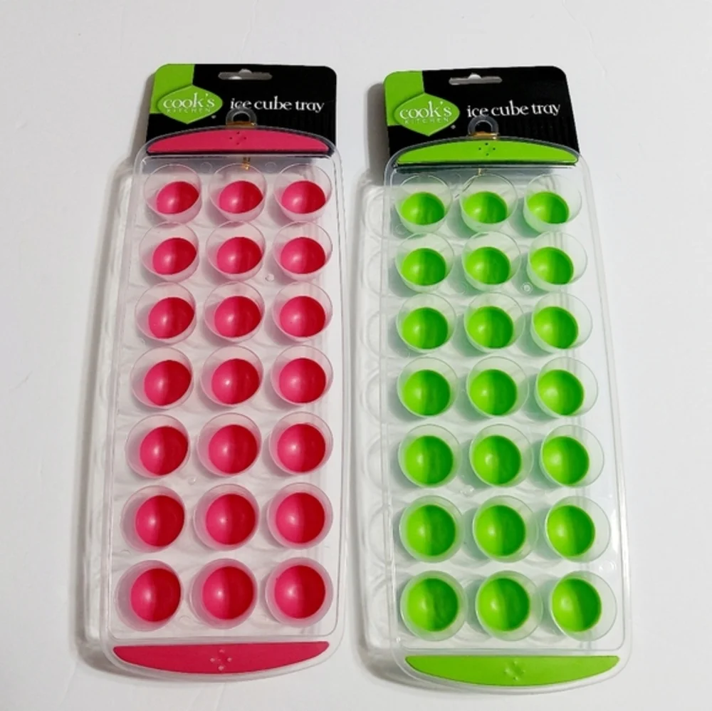 Set of 2 soft bottom ice‎ cube trays